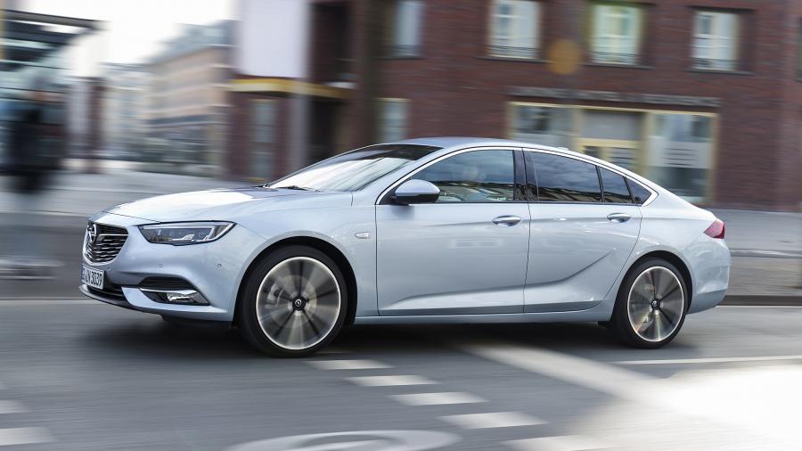  Opel Insignia Grand Sport Turbo D 2017 года  (фото 2 из 29)